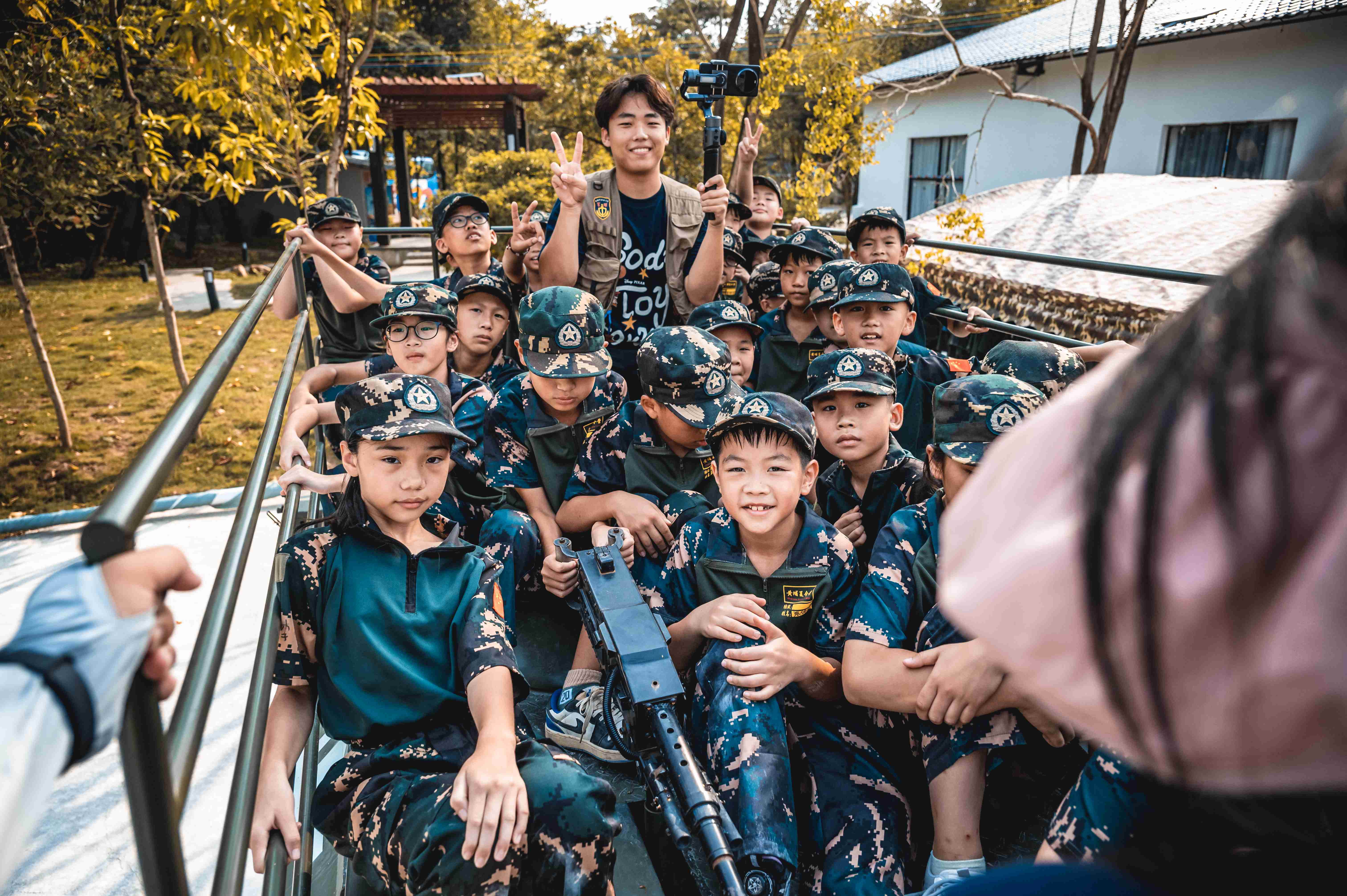 暑假青少年军事夏令营惠州市，16岁青少年28天黄埔军事夏令营研学拓展案例