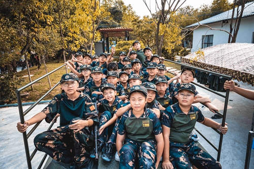 惠州未成年人夏令营军事课程，惠州10岁未成年人黄埔军事暑假夏令营研学案例
